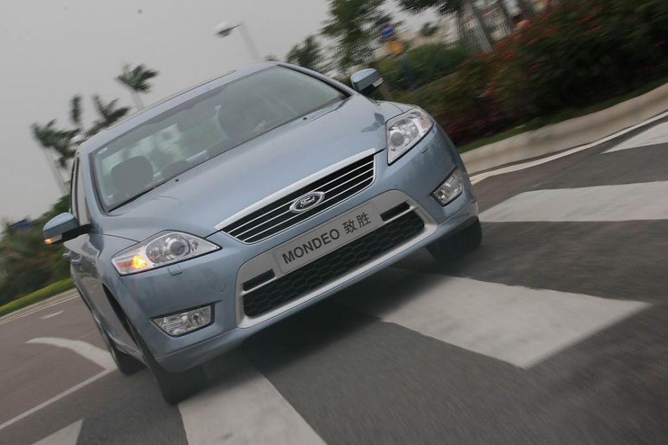 图为蒙迪欧致胜多角度动态实拍