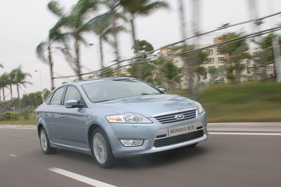 图为蒙迪欧致胜多角度动态实拍