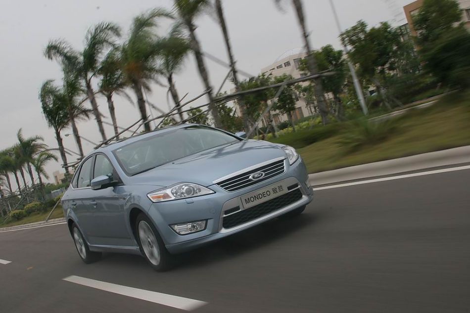 图为蒙迪欧致胜多角度动态实拍