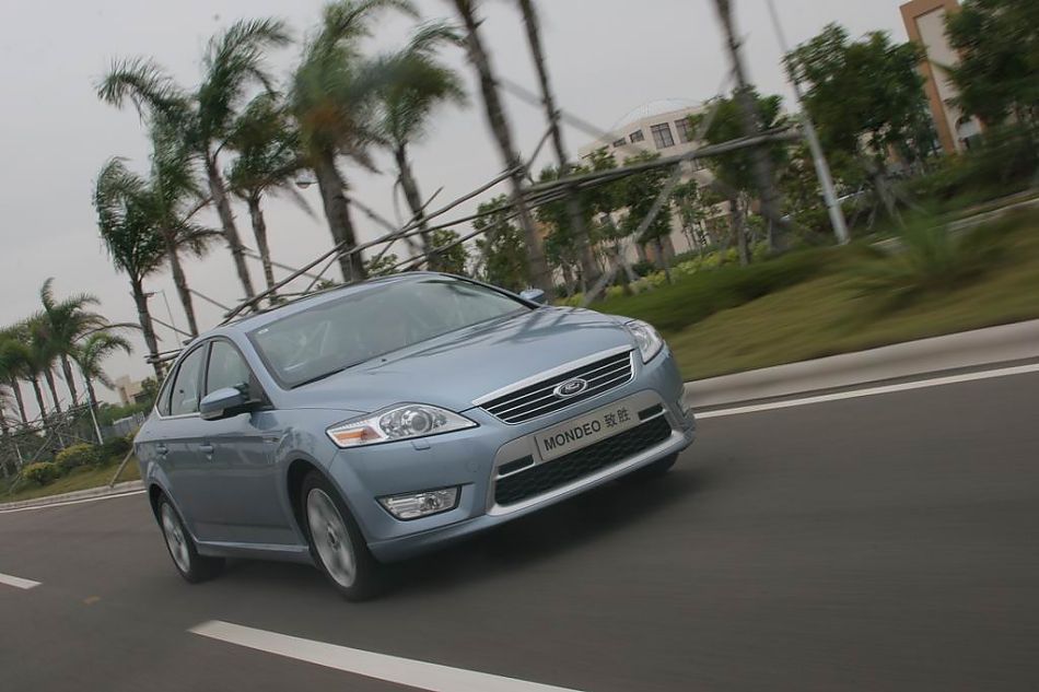 图为蒙迪欧致胜多角度动态实拍