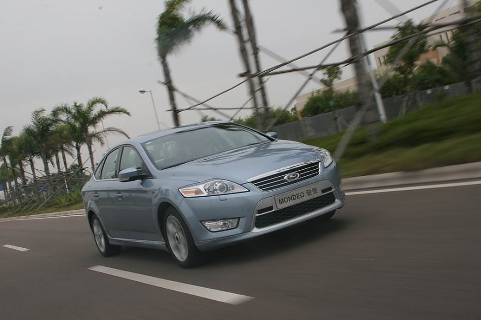 图为蒙迪欧致胜多角度动态实拍