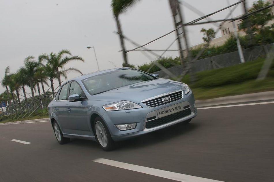 图为蒙迪欧致胜多角度动态实拍