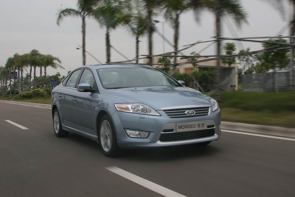 图为蒙迪欧致胜多角度动态实拍