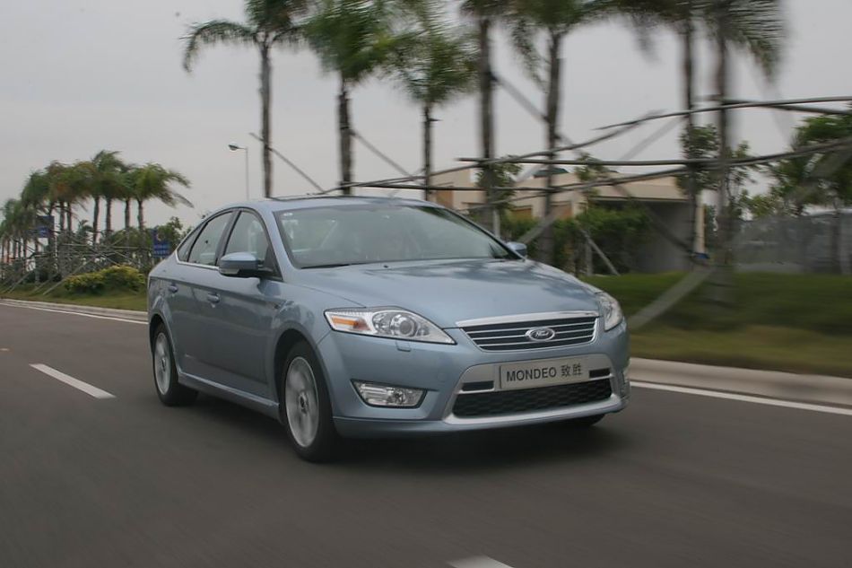 图为蒙迪欧致胜多角度动态实拍