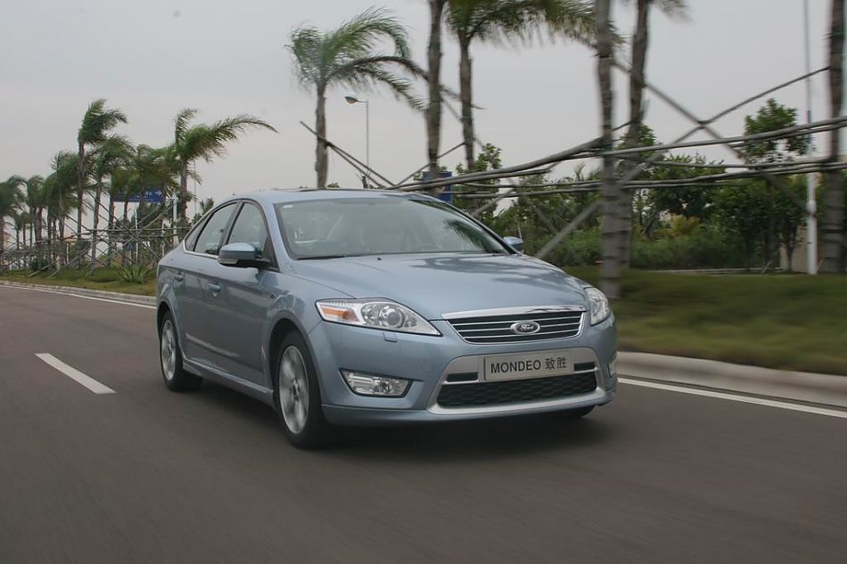 图为蒙迪欧致胜多角度动态实拍