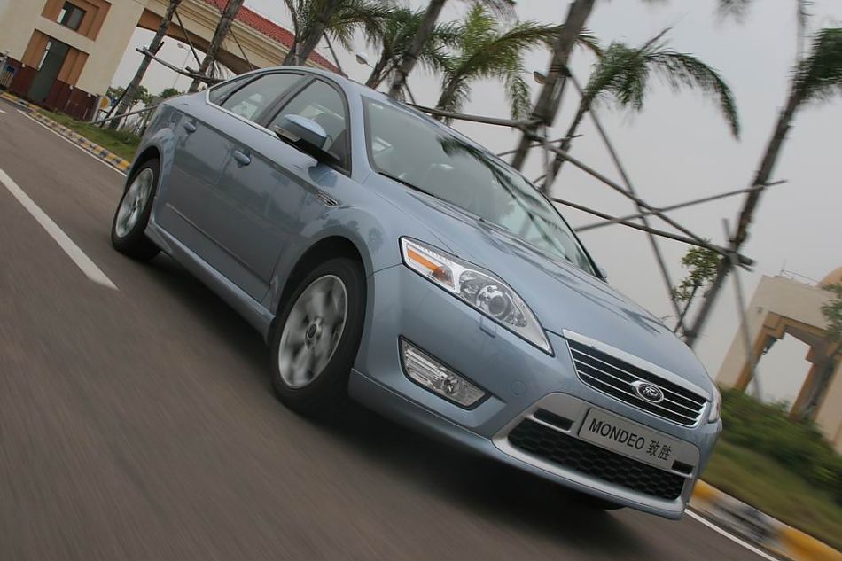 图为蒙迪欧致胜多角度动态实拍