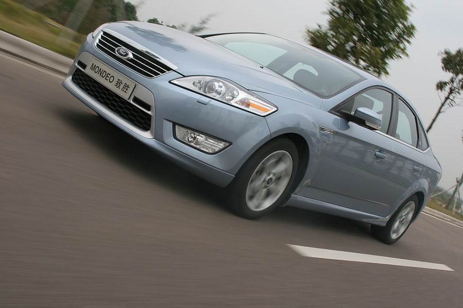 图为蒙迪欧致胜多角度动态实拍