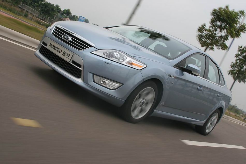 图为蒙迪欧致胜多角度动态实拍