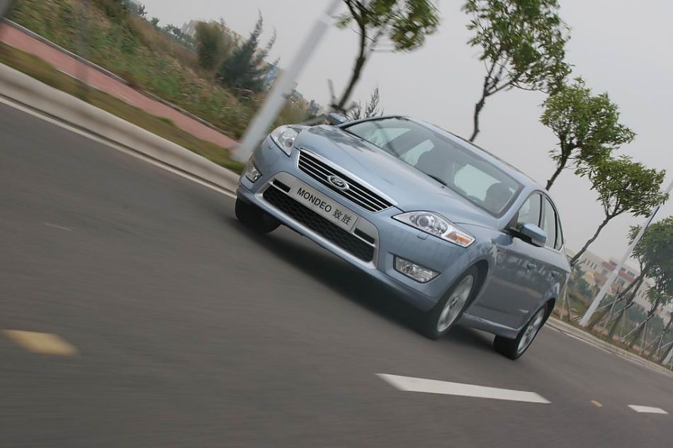 图为蒙迪欧致胜多角度动态实拍