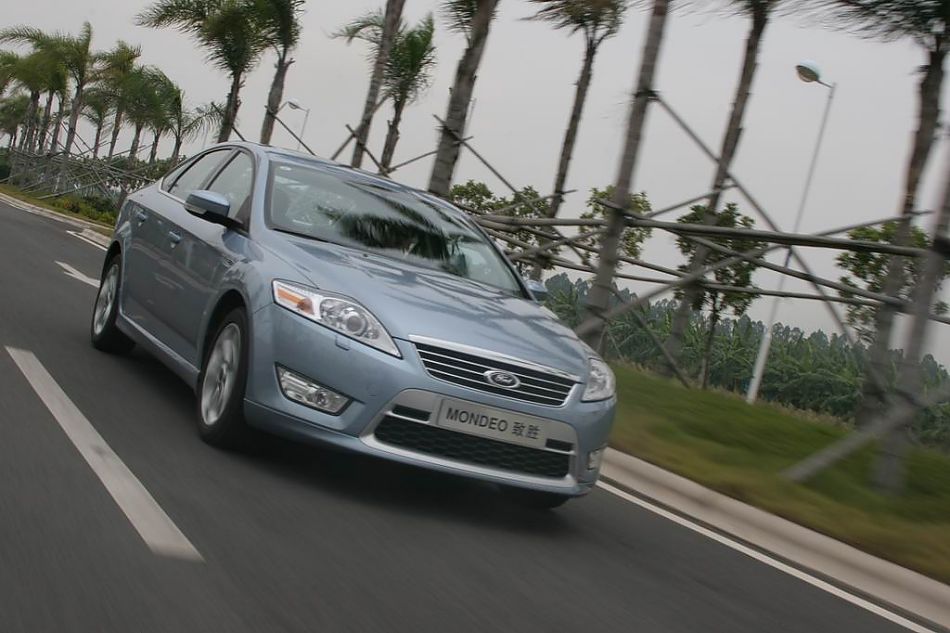 图为蒙迪欧致胜多角度动态实拍