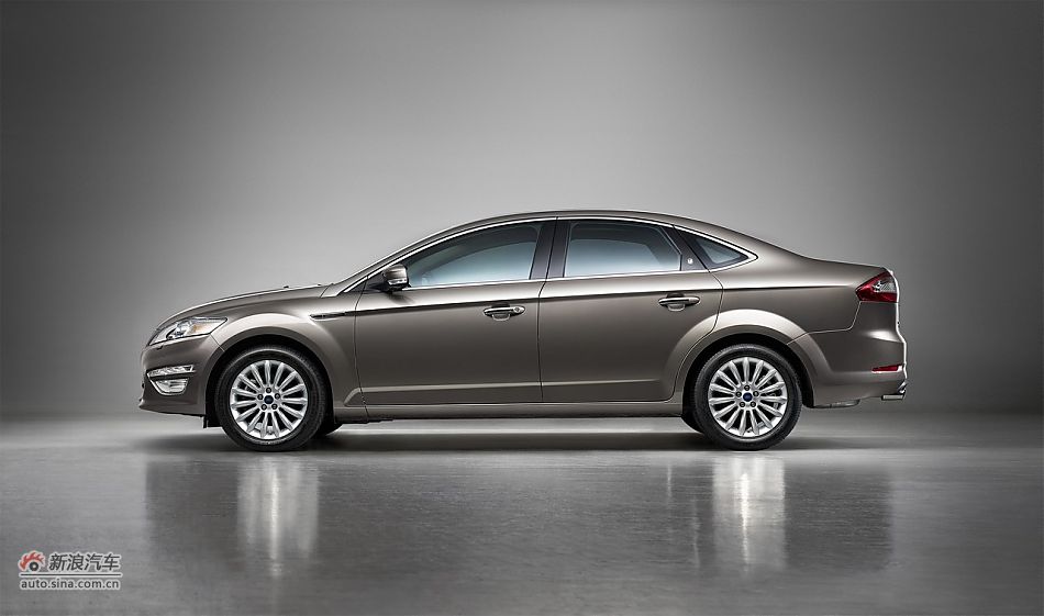 2011款蒙迪欧致胜外观