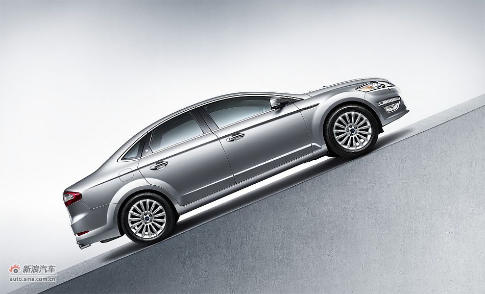 2011款蒙迪欧致胜外观