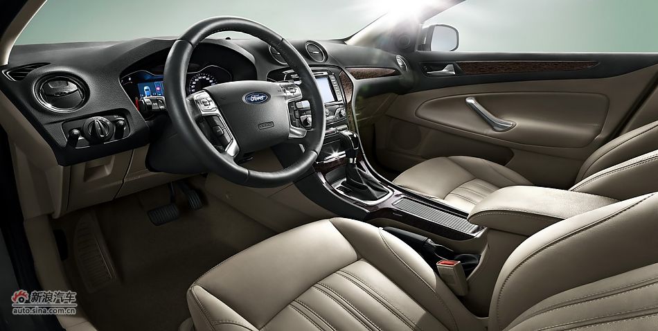 2011款蒙迪欧致胜内饰