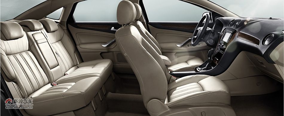 2011款蒙迪欧致胜内饰