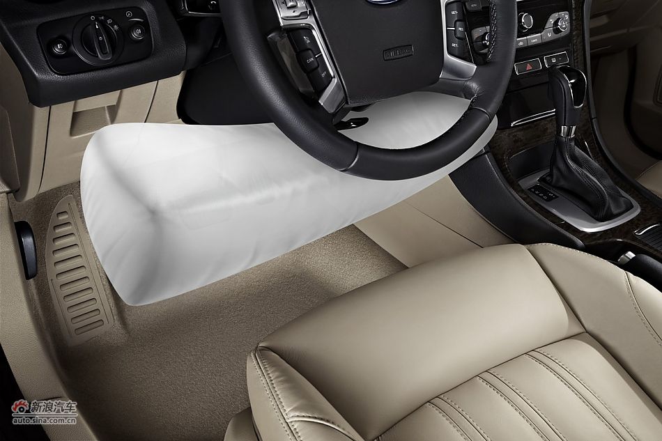 2011款蒙迪欧致胜内饰