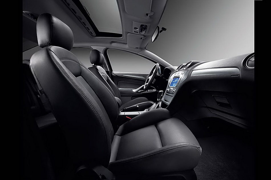 图为蒙迪欧-致胜内饰及细节