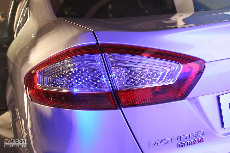 2011款蒙迪欧致胜上市实拍