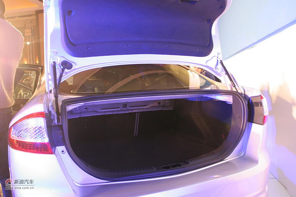 2011款蒙迪欧致胜上市实拍