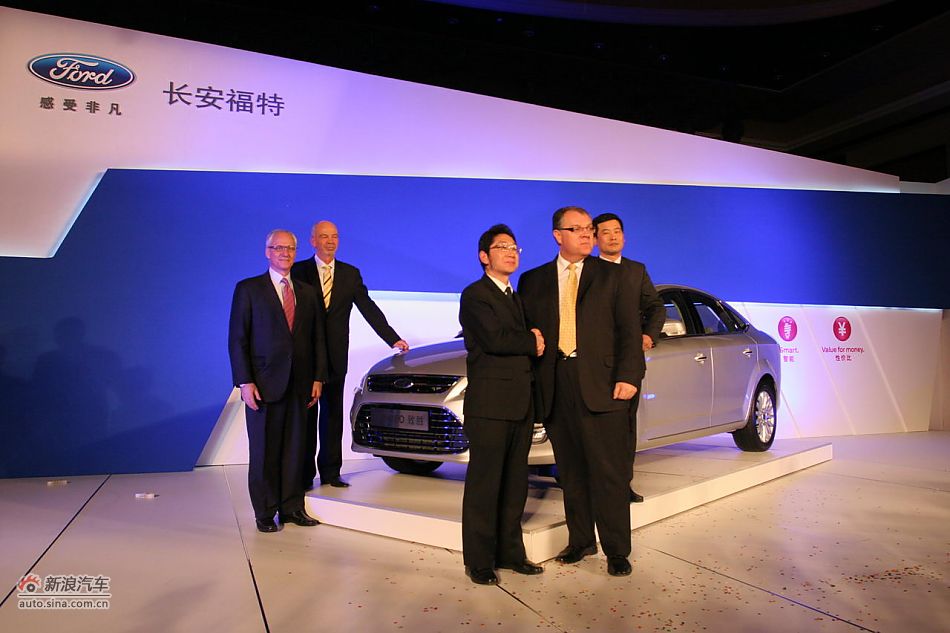 2011款蒙迪欧致胜上市合影