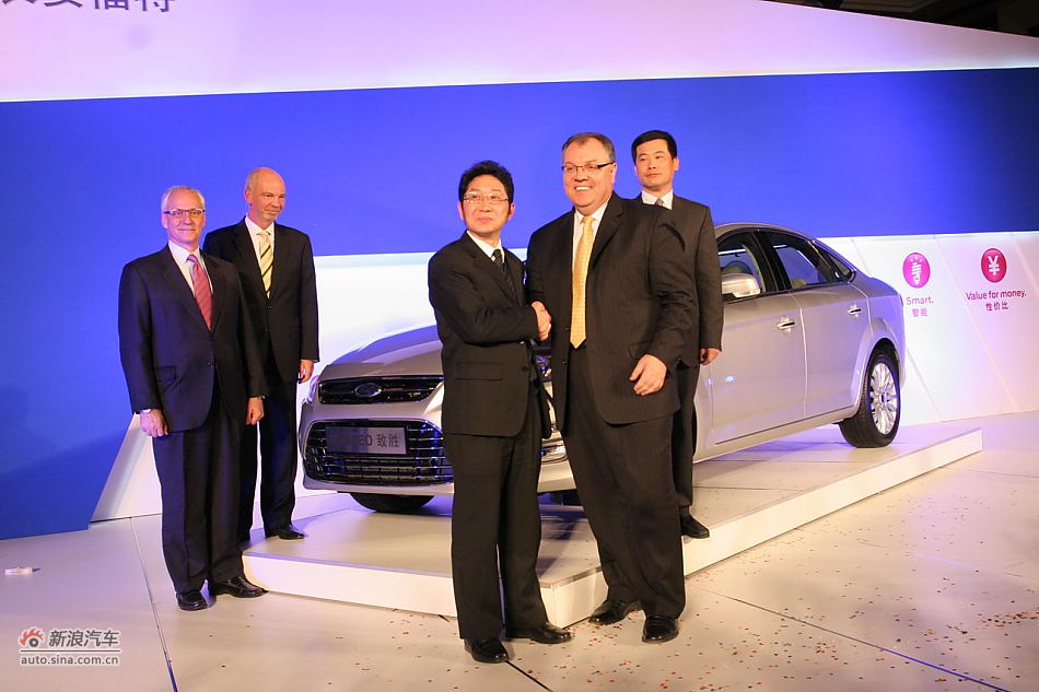 2011款蒙迪欧致胜上市合影