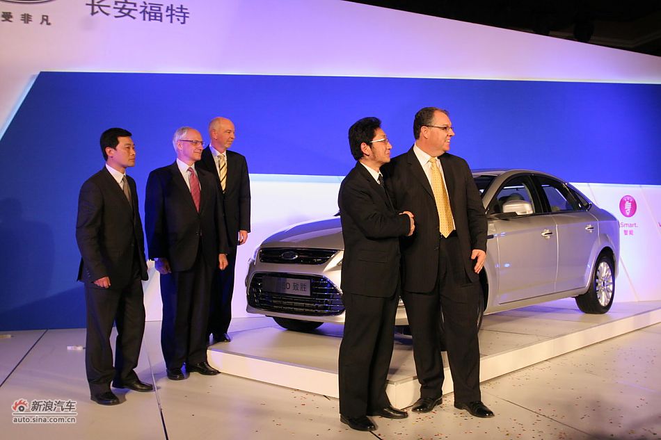 2011款蒙迪欧致胜上市合影