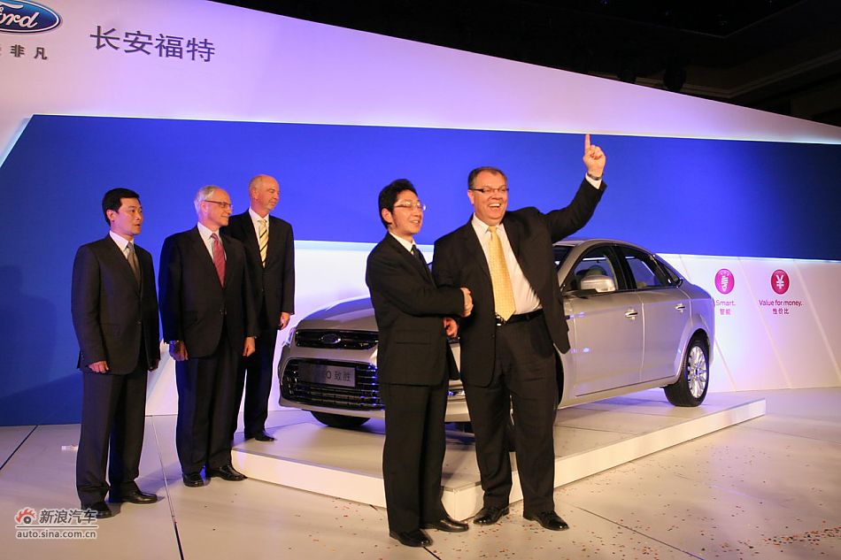 2011款蒙迪欧致胜上市合影