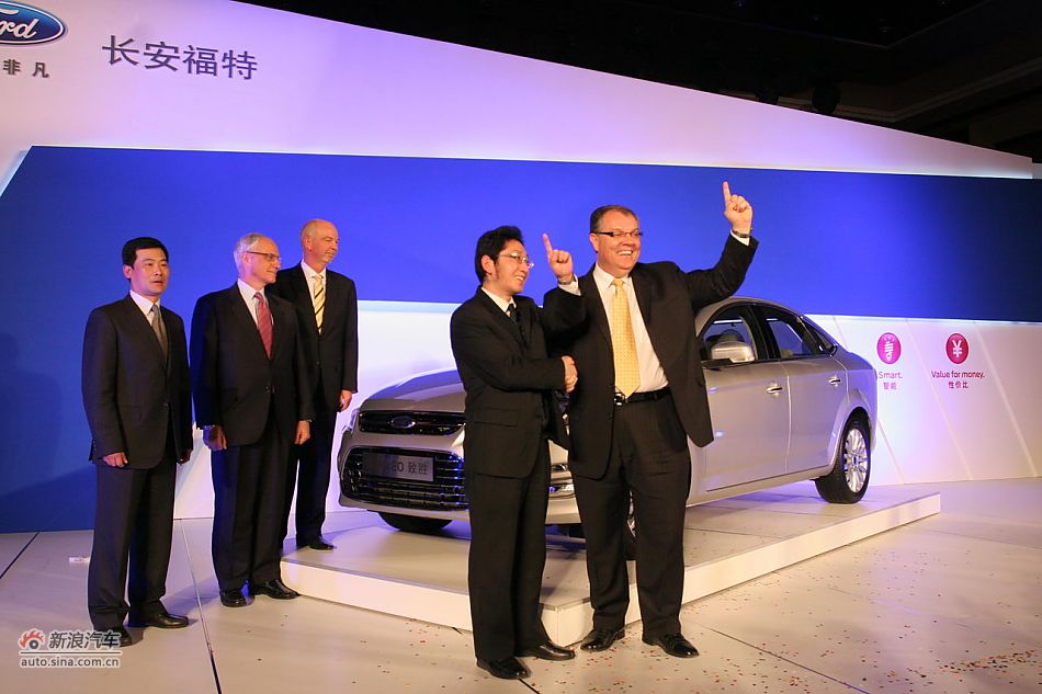 2011款蒙迪欧致胜上市合影