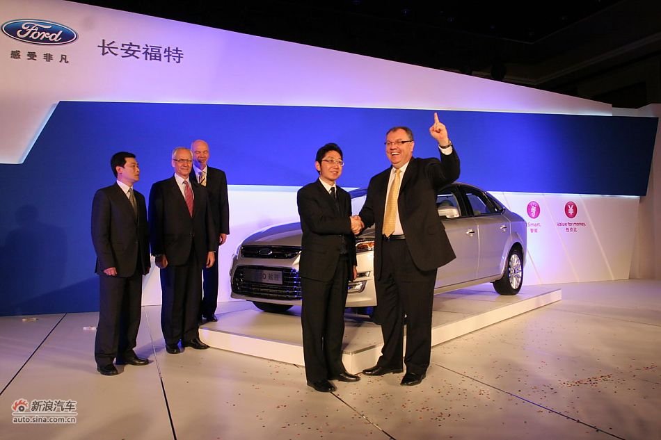 2011款蒙迪欧致胜上市合影