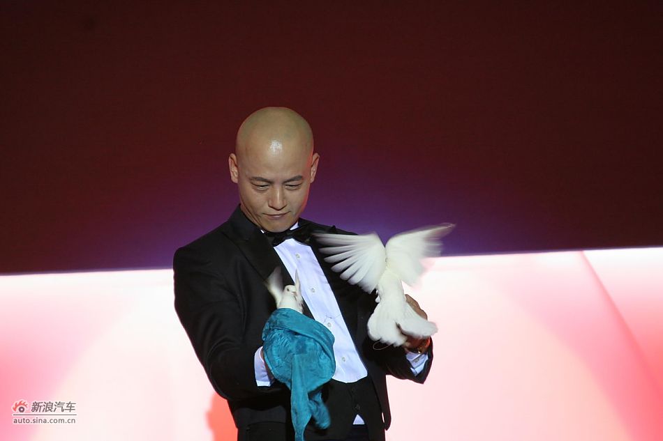 2011款蒙迪欧致胜上市现场魔术表演