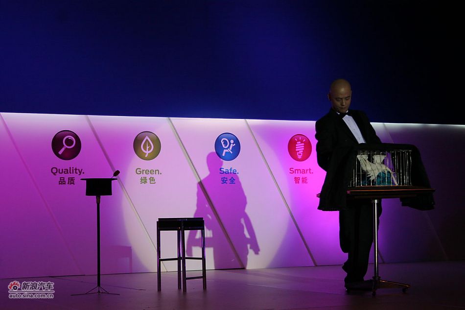 2011款蒙迪欧致胜上市现场魔术表演