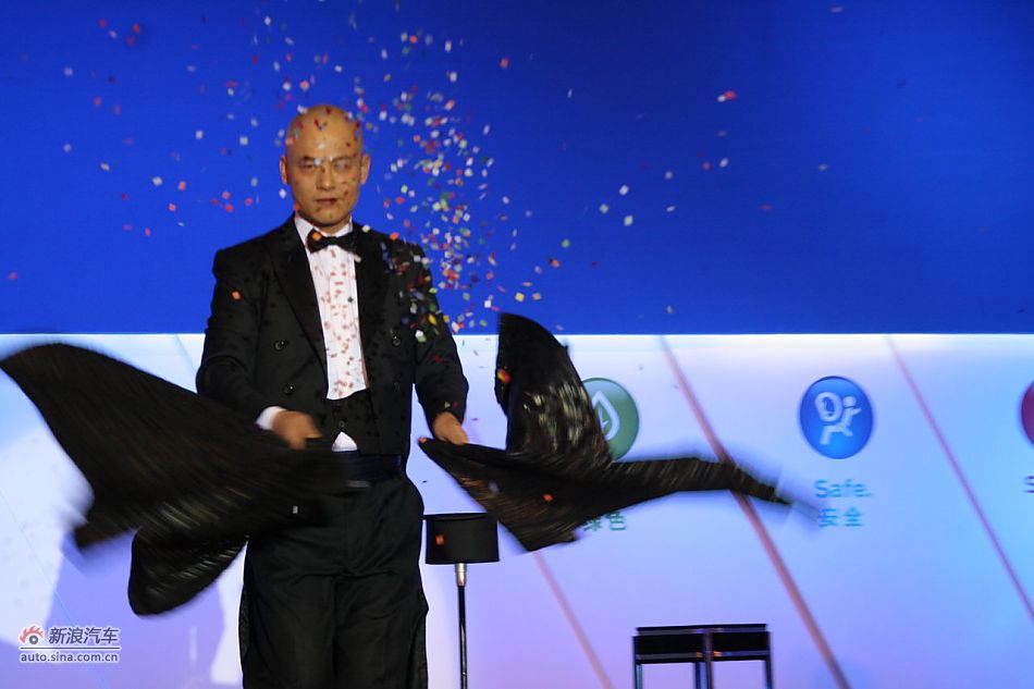 2011款蒙迪欧致胜上市现场魔术表演