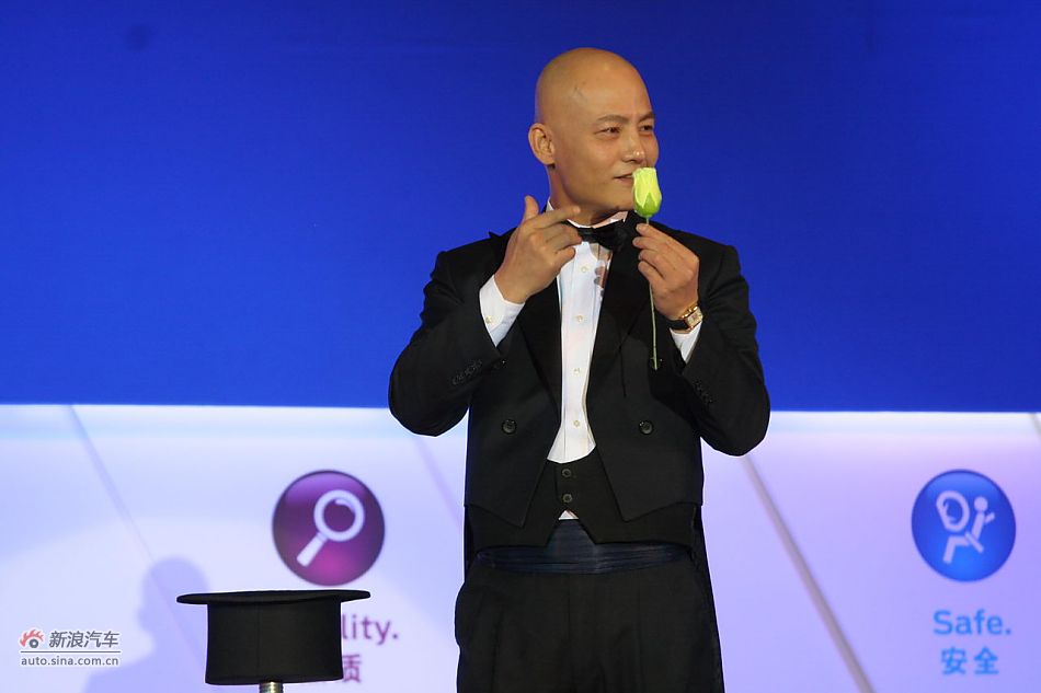 2011款蒙迪欧致胜上市现场魔术表演