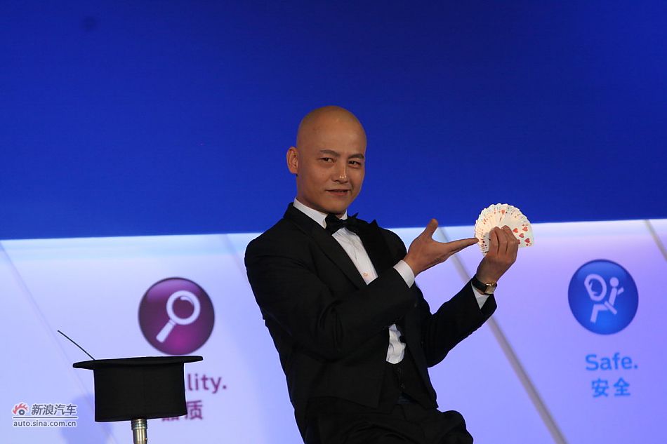 2011款蒙迪欧致胜上市现场魔术表演