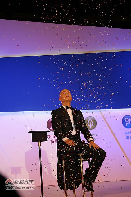 2011款蒙迪欧致胜上市现场魔术表演