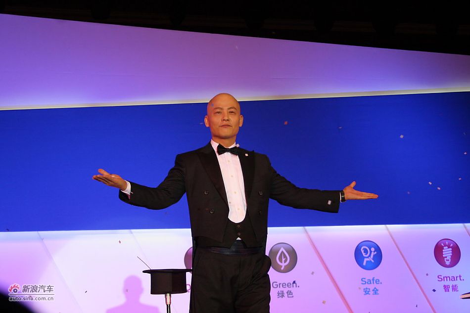 2011款蒙迪欧致胜上市现场魔术表演