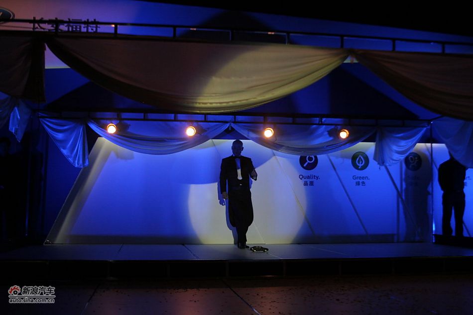 2011款蒙迪欧致胜上市现场魔术表演