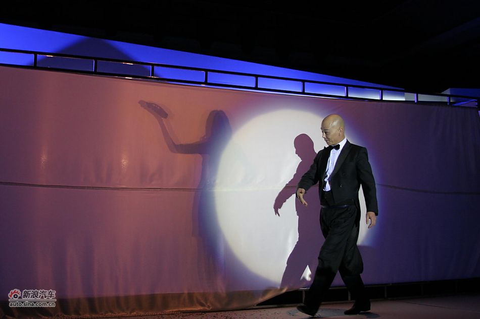 2011款蒙迪欧致胜上市现场魔术表演