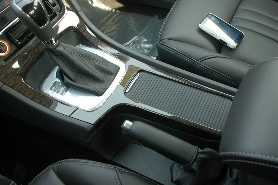 2011款 2.3L AT 豪华型 座椅空间