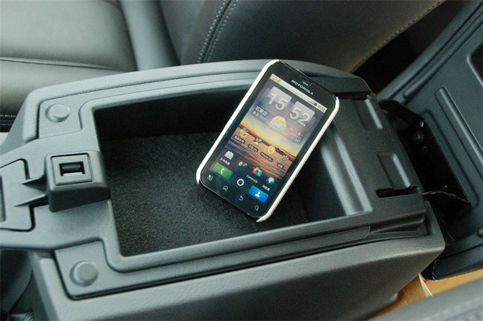 2011款 2.3L AT 豪华型 座椅空间