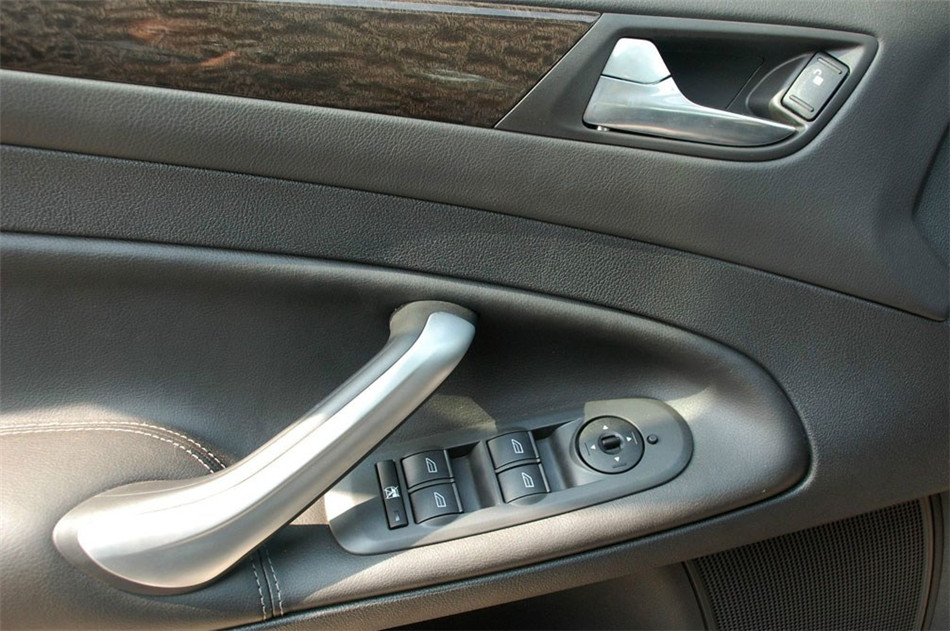 2011款 2.3L AT 豪华型 座椅空间