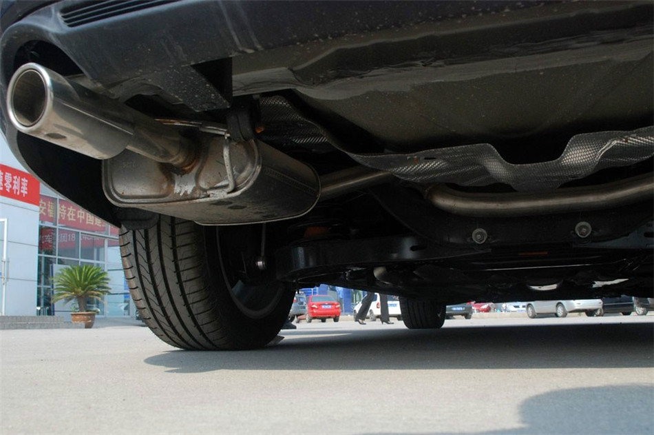 2011款 2.3L AT 豪华型 引擎底盘