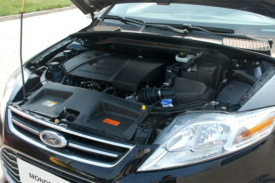 2011款 2.3L AT 豪华型 引擎底盘