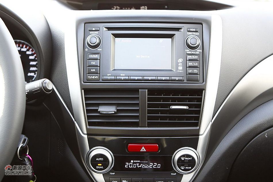 2011款斯巴鲁森林人内饰