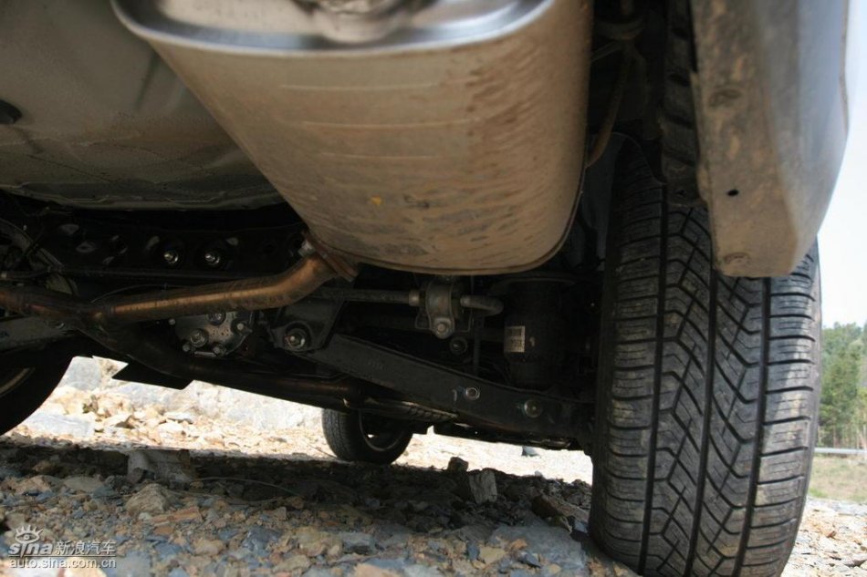 森林人2.5XS发动机及悬挂