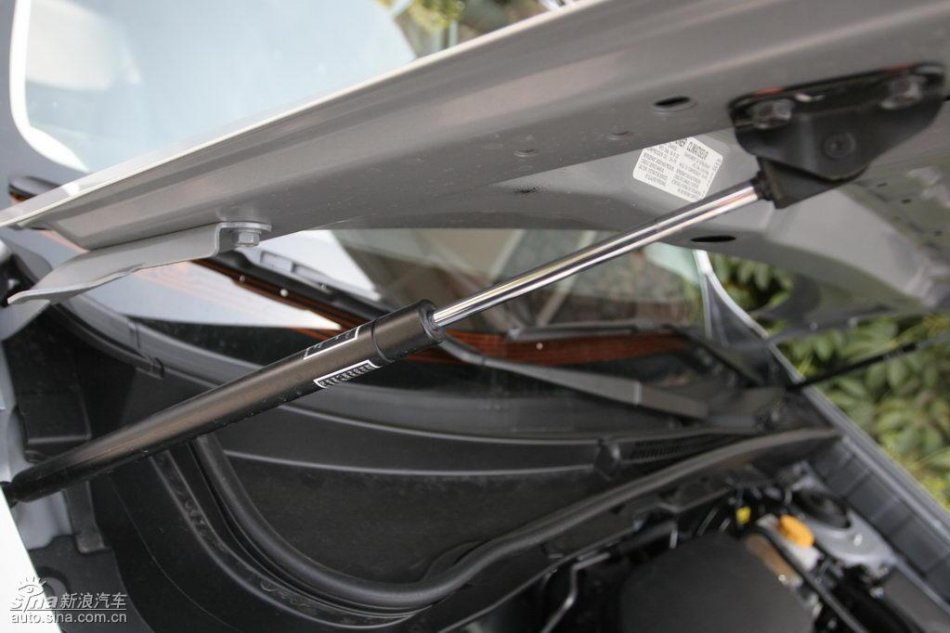 森林人2.5XS发动机及悬挂