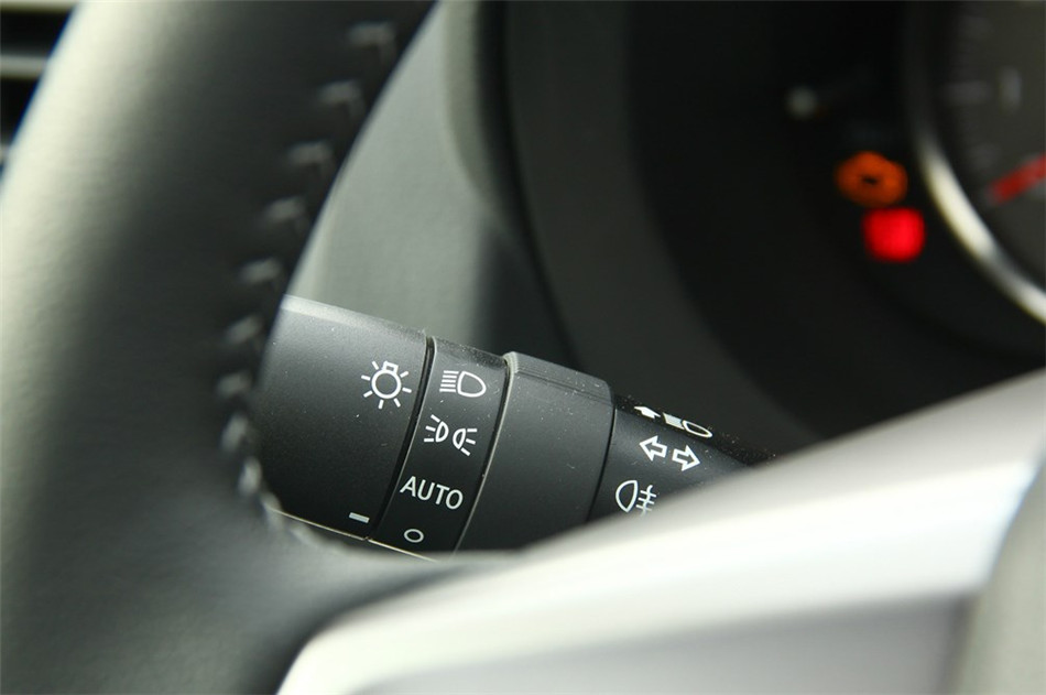 2013款 2.5L CVT 豪华导航版 内饰