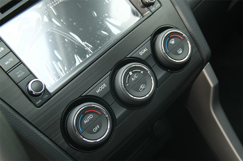 2013款 2.5L CVT 豪华导航版 内饰