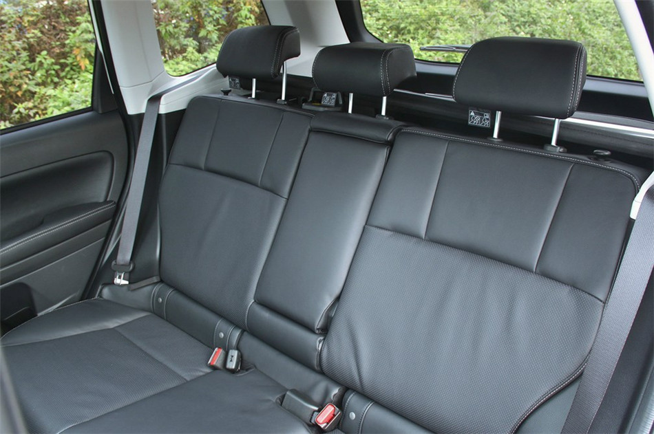2013款 2.5L CVT 豪华导航版 座椅空间