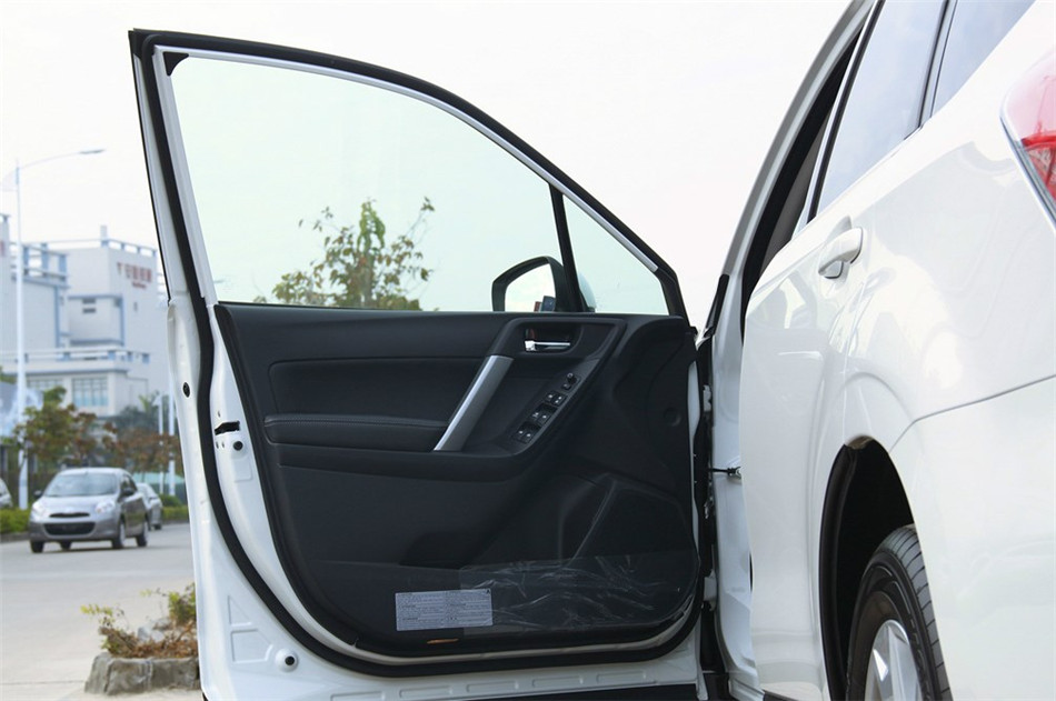 2013款 2.5L CVT 豪华导航版 座椅空间