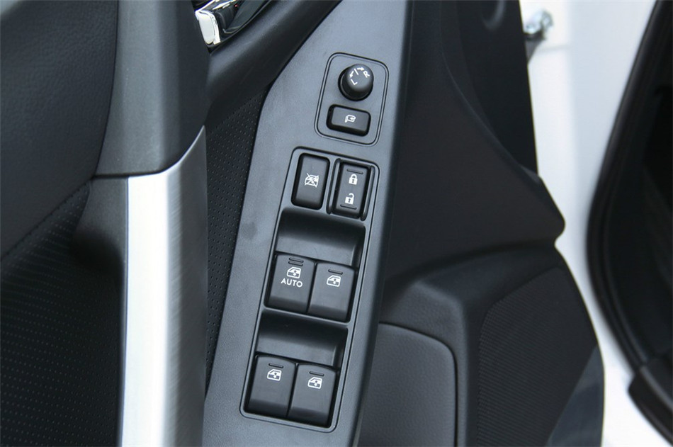 2013款 2.5L CVT 豪华导航版 座椅空间